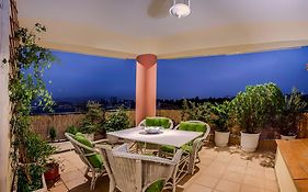 Celestial Garden-Thessaloniki'S Modern, Eclectic Penthouse-Ideal For Remote Work And Longer Stays